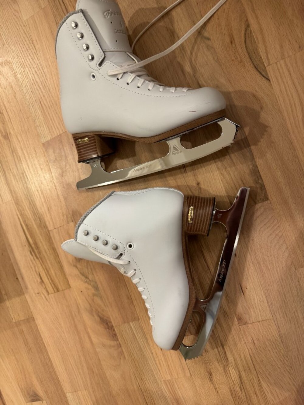 Jackson Ultima Freestyle Aspire (FS2190) Womens Figure Skates (size 7 Wide) - Picture 3 of 4